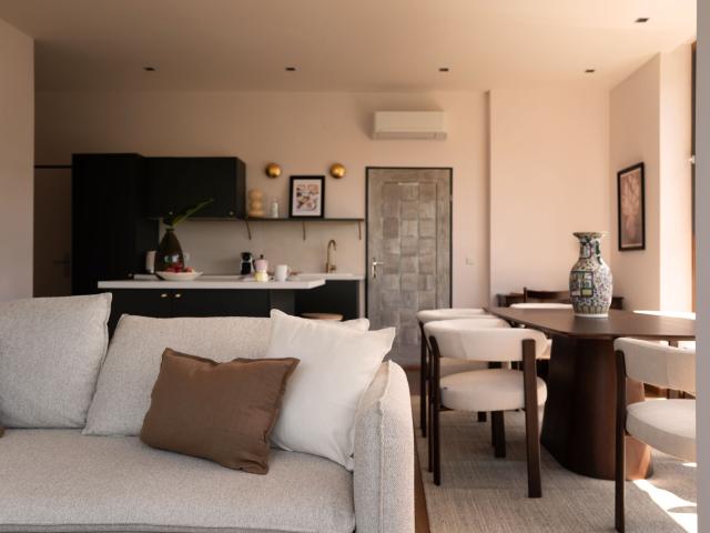 Bright and spacious conveniently located Apartment