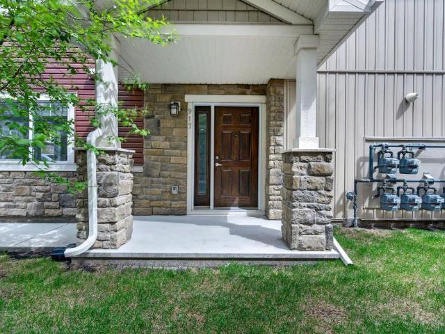 Bright and Spacious Furnished Townhome in Quiet Family Community — 4 Bedrooms Townhouse