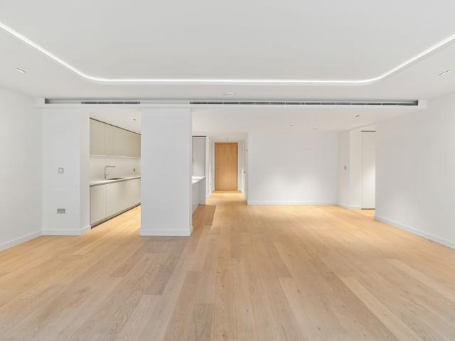 Bright and Spacious Four Bedroom Home with Roof Terrace