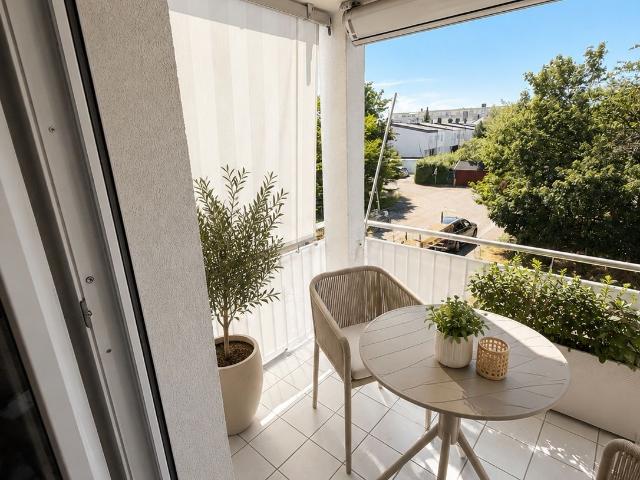 Bright and spacious four room apartment with balcony and two flexible additional rooms