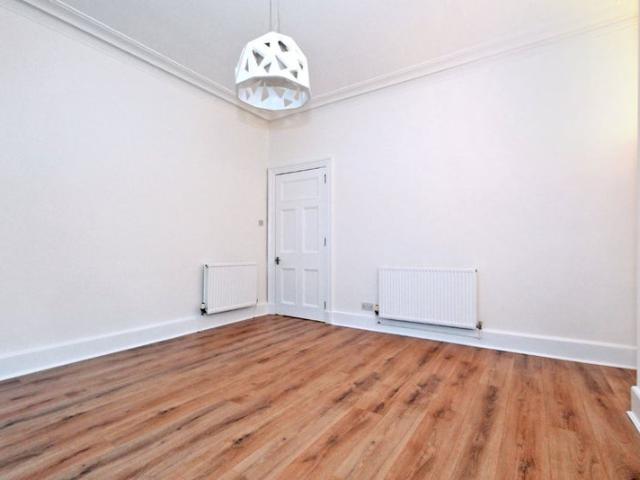 Bright and spacious immaculate first floor flat