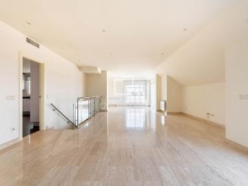 Bright and spacious penthouse in Monte del Pilar
