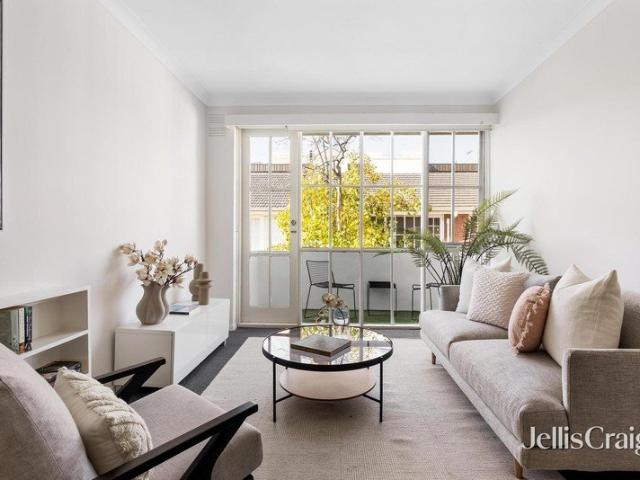 Bright and spacious, prized Scotch Hill edge