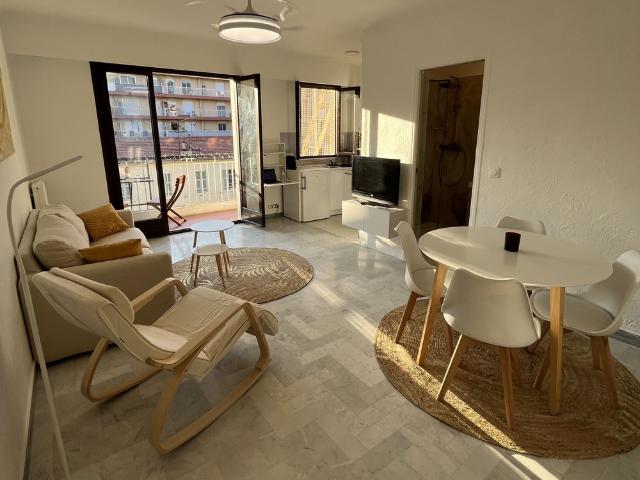 Bright and spacious studio flat