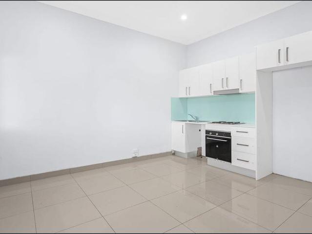 BRIGHT AND SPACIOUS TWO BEDROOM FLAT