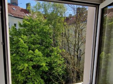 Bright and spacious top floor apartment in Kreuz kölln, Berlin Amsterdam Apartments for Rent