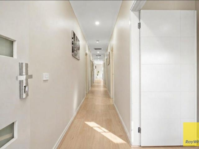 Bright and Spacious Your Ideal Home Awaits in Point Cook
