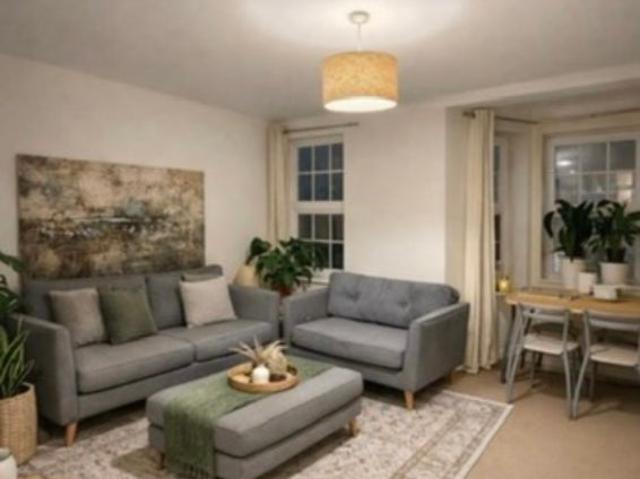 Bright and Spacious 2 bed Flat