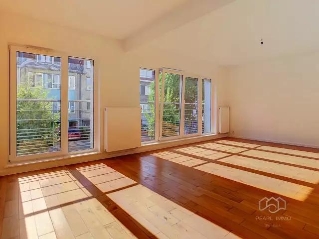 Bright and spacious 2 bedrooms flat