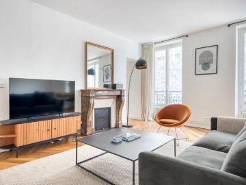 Bright and Spacious 3 Bedroom Apartment in Paris