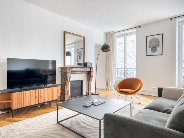 Bright and Spacious 3 Bedroom Apartment in Paris