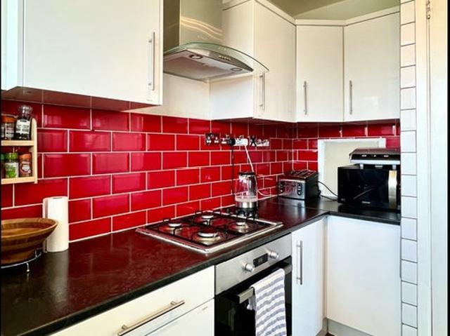 Bright and spacious 4 bedroom flat, brand new