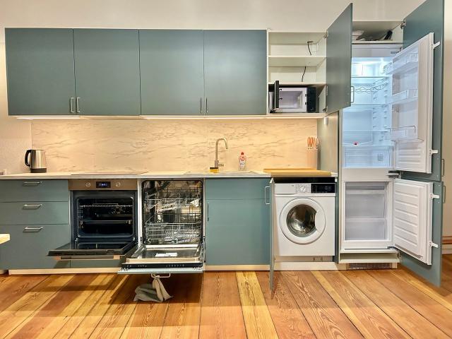 Bright and spacious 4 room apartment, Berlin Amsterdam Apartments for Rent