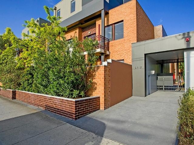 SPACIOUS THREE BEDROOM APARTMENT!