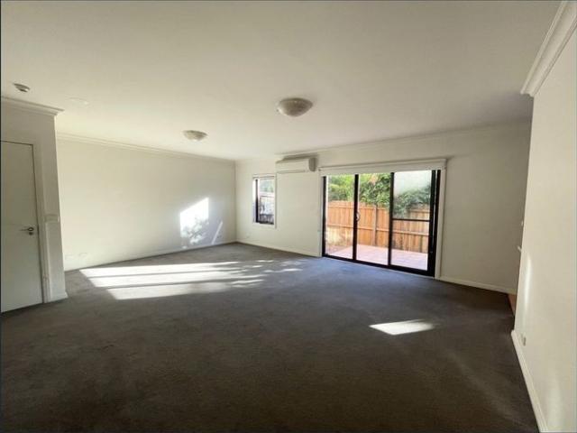 SPACIOUS THREE BEDROOM APARTMENT!