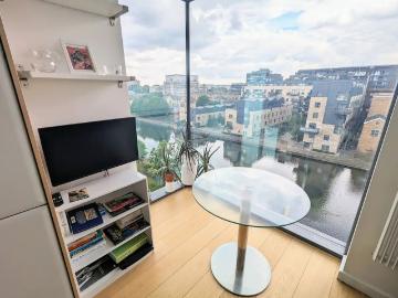 Bright Angel Canal View Flat Has an Apartment