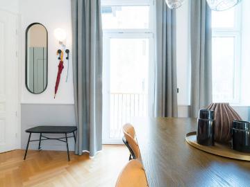 Bright air conditioned flat near to the Austrian Parliament, Vienna Amsterdam Apartments for Rent