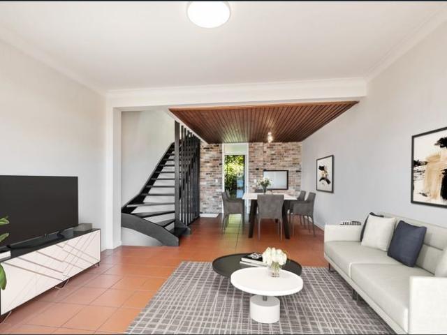 Bright & Airy 2 Bedroom Apartment with Harbour Views