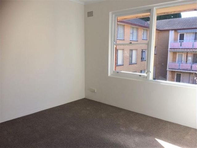 BRIGHT AIRY 2 BEDROOM UNIT