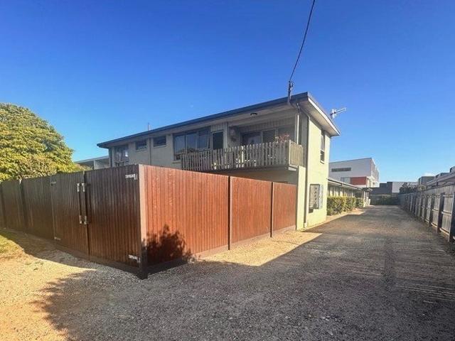 Bright & Airy 2 Bedroom Unit on Marine Parade