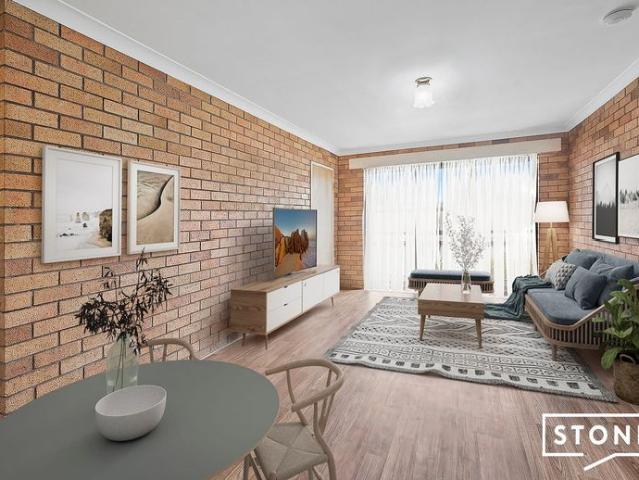 Bright & airy two bedroom unit in convenient location