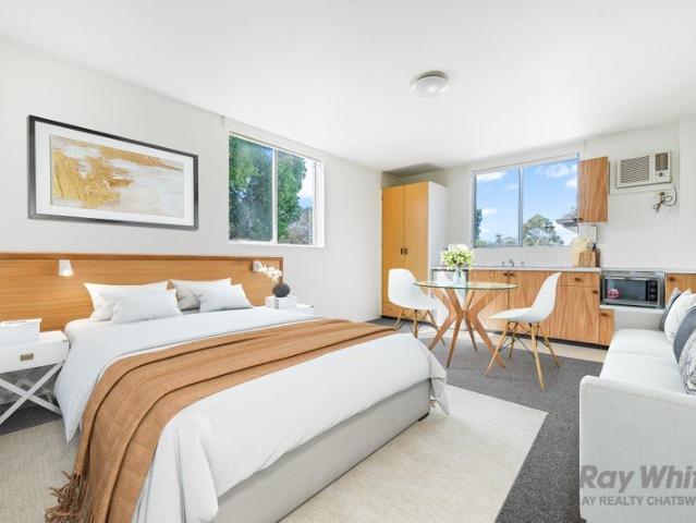 Bright & Airy Studio Apartment