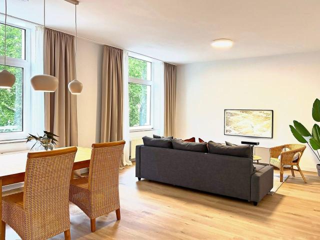 Bright Altbau flat between Pempelfort and Derendorf, all inclusive with homeoffice, Dusseldorf Amsterdam Apartments for Rent