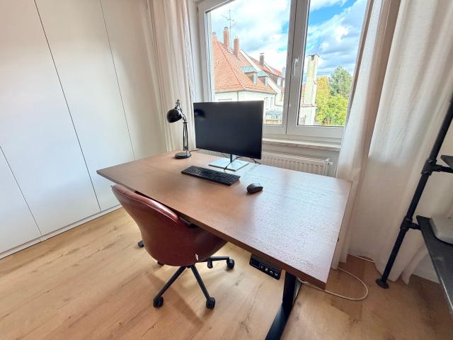Bright apartment near underground and park