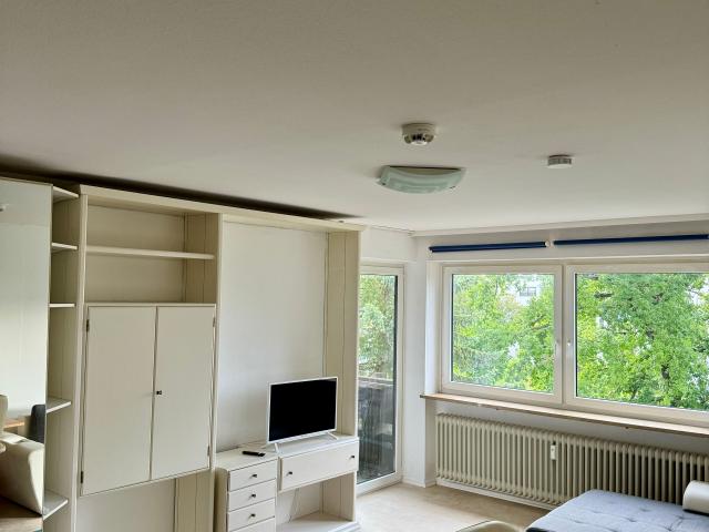 Bright apartment conveniently located