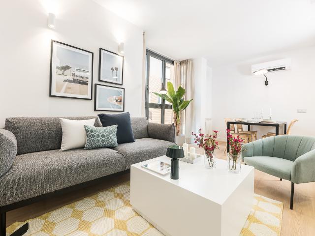 Bright apartment for rent in La Guindalera