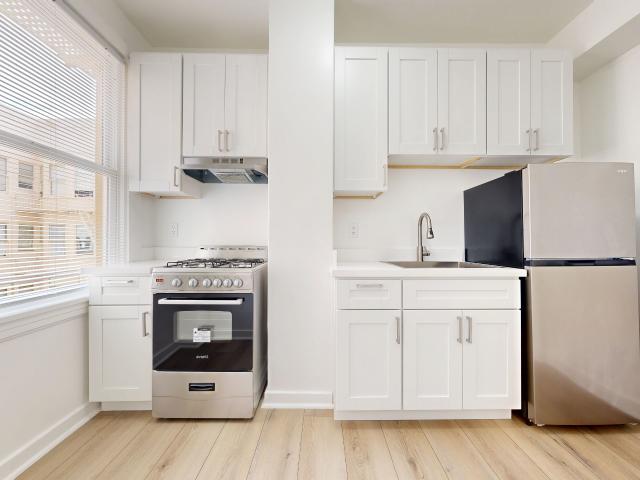Bright Apartment in Nob Hill | Pet Friendly | Shared Laundry