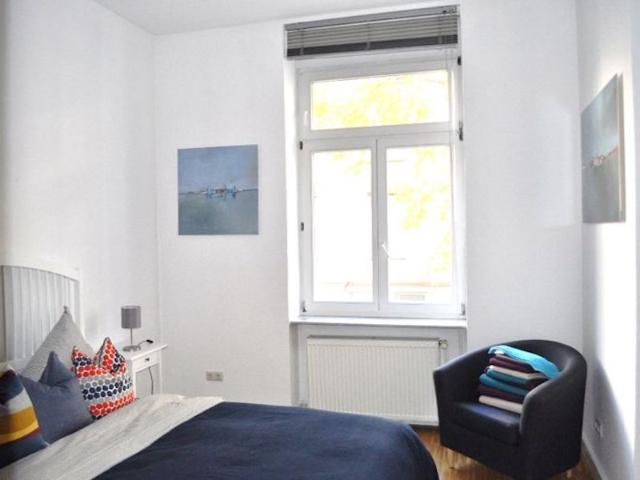 Bright Apartment In Sachsenhausen | With Bathtub And Small Garden Shared W/ Neighbors, Frankfurt Amsterdam Apartments for Rent