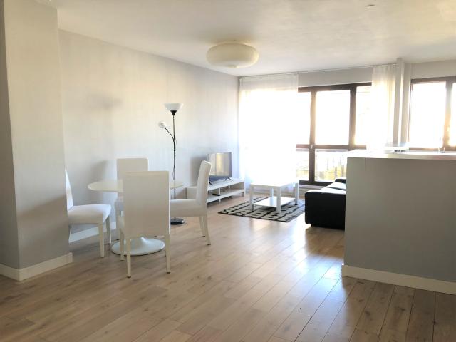 Bright apartment, Saint Cloud
