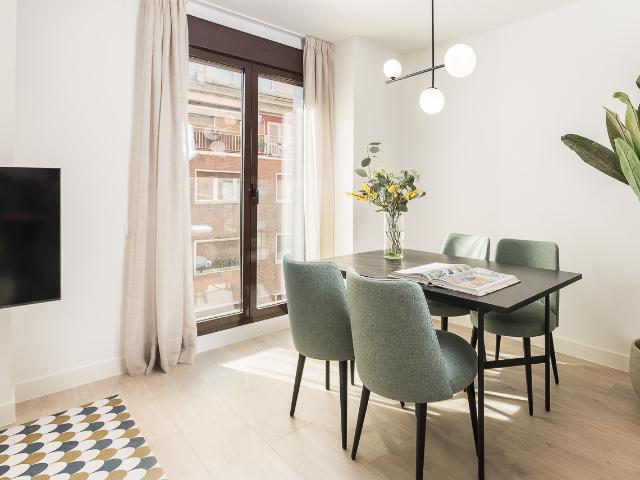 Bright apartment with 2 bedrooms and a rooftop terrace for rent