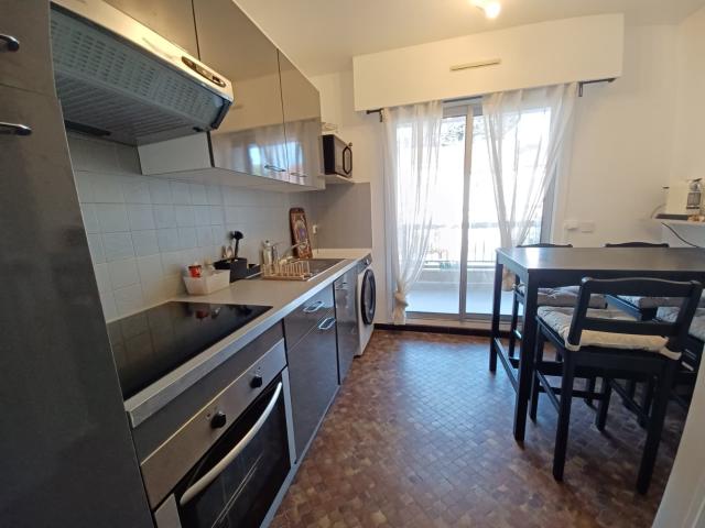 Bright apartment with balcony and garage near RER B Bourg la ReineBright, beautiful home Bourg la Reine