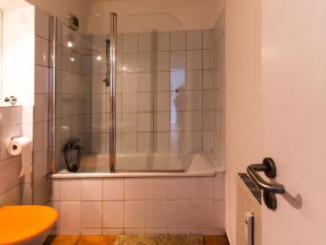 Bright apartment with balcony in Köln Nippes, Koln Amsterdam Apartments for Rent