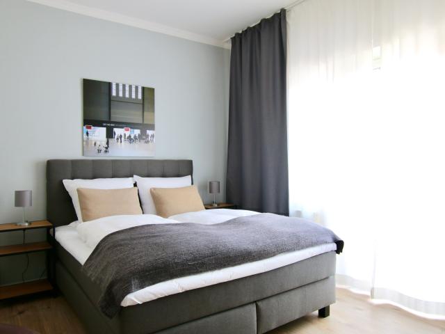 Bright apartment with balcony near Friesenplatz
