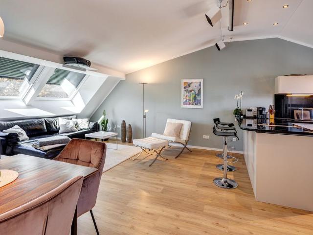 Bright apartment with inviting roof terrace for rent