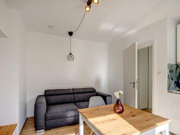 Bright apartment with large roof terrace for rent