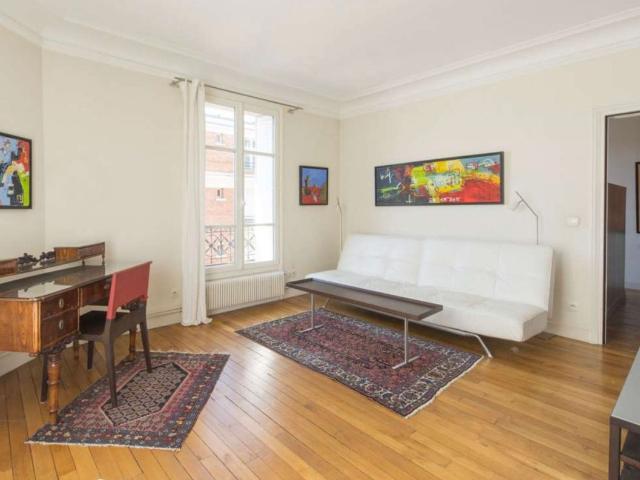 Bright apartment with nice view, Paris Amsterdam Apartments for Rent