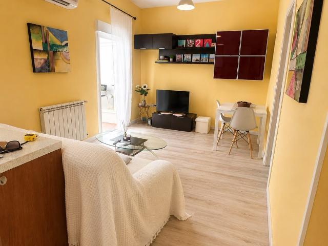 Bright apartment with private patio, Madrid Amsterdam Apartments for Rent