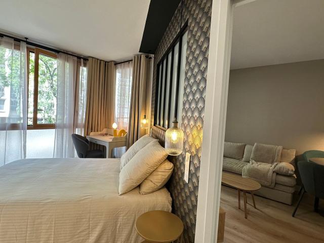 Bright apartment with terrace, bedroom and living room all comforts