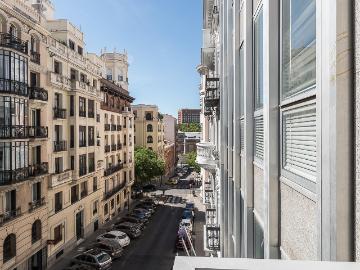 Bright apartment with terrace for rent in Los Jerónimos
