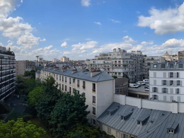 Bright apartment with view of the Sacré Cœur 1 separate bedroom Paris 18e