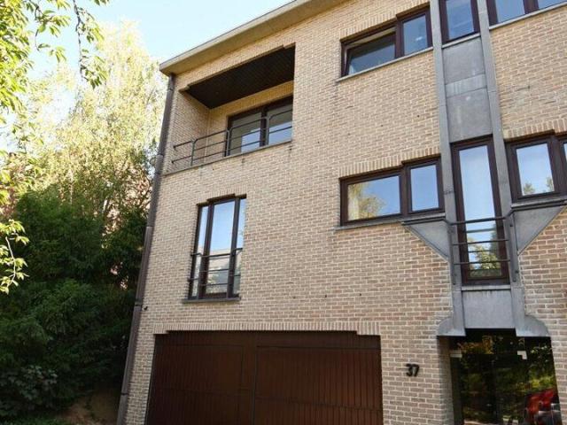 Bright apartment 2 bedrooms with terrace + garage