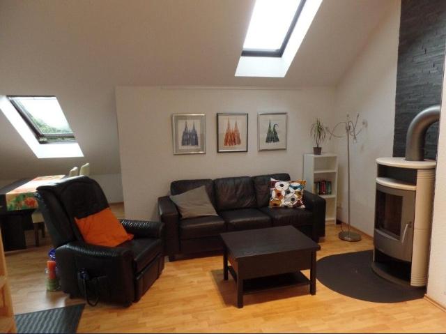Bright attic studio in Cologne Höhenhaus with balcony and WiFi