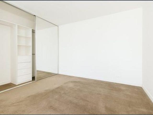 Bright Bayside Living in the Heart of Altona Village