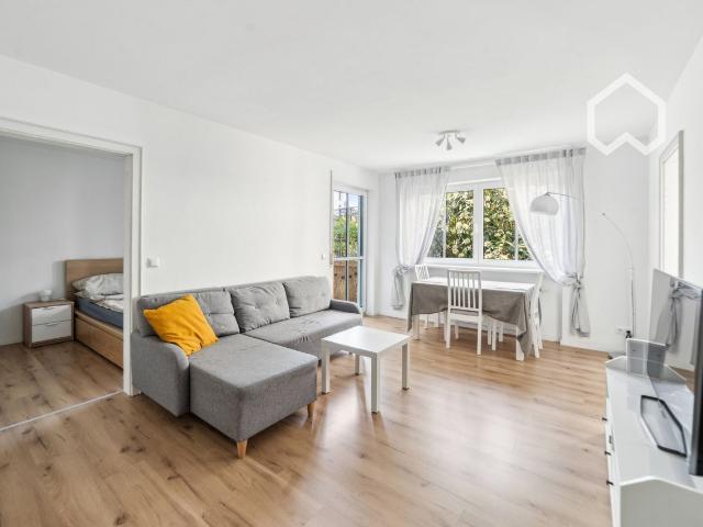 Bright Balcony Apartment on the Weiße Elster Canal and Clara Zetkin Park, Leipzig Amsterdam Apartments for Rent