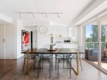 Bright beachside living in prime Dee Why setting