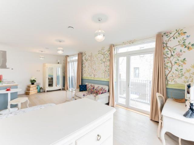 Bright & Beautiful Eddington Studio